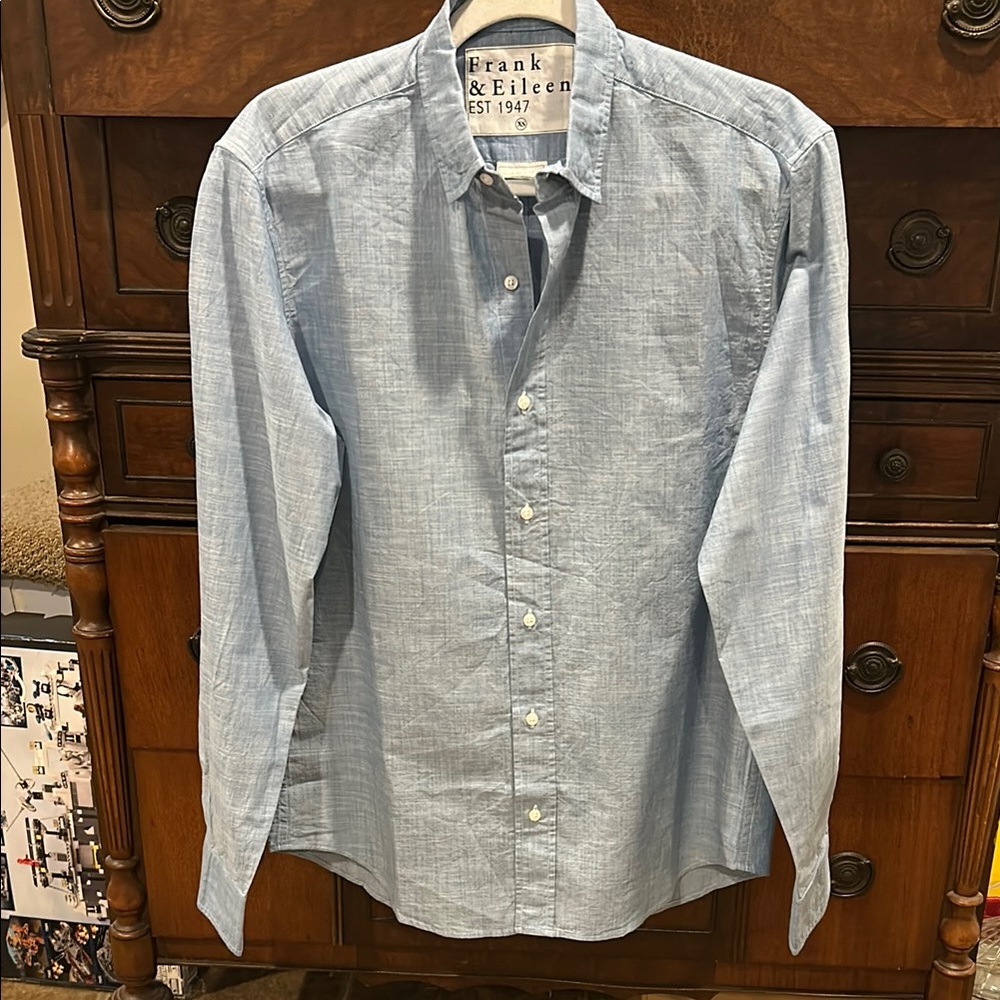 Frank & Eileen Finbar Chambray Button Down Size XS